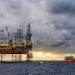 El petróleo alcanza un máximo en siete años por tensiones en la oferta