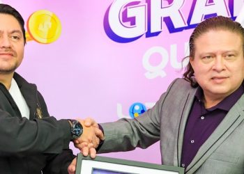 Marito Rivera recibe sorteo de lotería