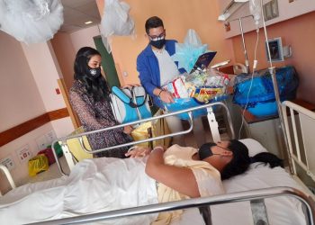 Alcaldía de San Salvador entrega presentes para primeros bebés nacidos en 2022
