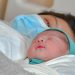 Gobierno de El Salvador entrega apoyo económico para el primer bebé nacido en el hospital Materno Infantil 1° de Mayo