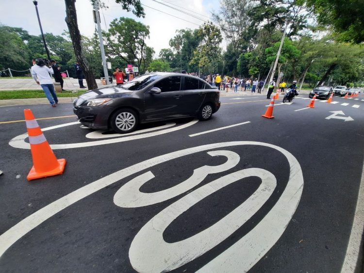 Las Zona 30 conforman una estrategia de seguridad vial para disminuir la velocidad de los conductores a 30 kilómetros para evitar el riesgo de siniestros viales y personas atropelladas.