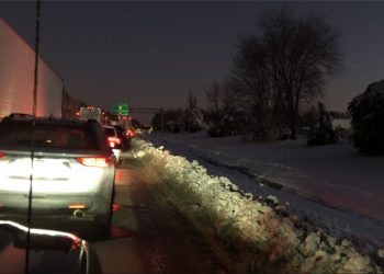 Cientos de vehículos en  Estados Unidos permanecían varados en autopista interestatal I-95 tras tormenta de nieve