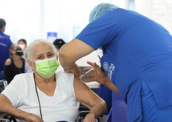 FOTOS | Gran afluencia de personas en megacentro de vacunación anti-COVID-19 este domingo