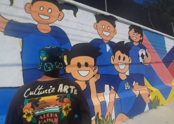 Jóvenes crean murales que retratan la identidad santaneca