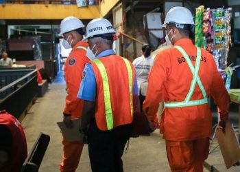 Equipo del Cuerpo de Bomberos continúa con las inspecciones en mercados de San Salvador