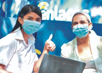 Entregan computadoras en San Luis La Herradura, La Paz