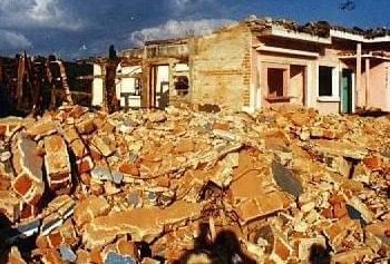 «Pude ver a cientos de personas tratando de sacar a sus familiares debajo de los escombros», Ariel Rodezno, sobreviviente del terremoto de 2001