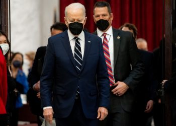 Inmigrantes hunden a Biden por promesas incumplidas