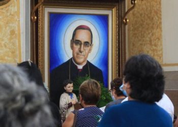 Arzobispado entregará crónicas de beatificación y canonización de Monseñor Romero a instituciones públicas