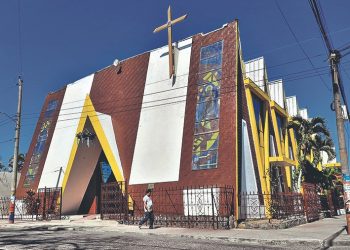 Reos restauran parroquia de San Bartolomé Perulapía