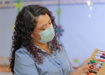 Ministerio de Educación premia a docente del Concurso Especial de Plazas Vacantes