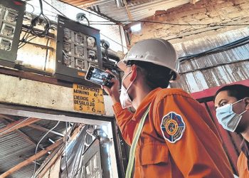 Bomberos inspeccionan mercados en Santa Ana
