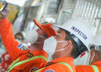 Bomberos de El Salvador verifica instalaciones del mercado de Cuscatancingo y centro comercial Metrogangas