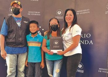 El Ministerio de Vivienda entregó escrituras en San Miguel