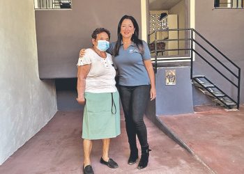 Gobierno entrega casa a mujer afectada por incendio  en San Miguel