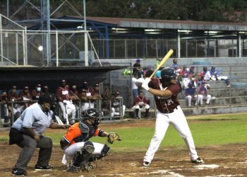 Shopping Center y UTEC ganaron en el inicio de la Liga Nacional de Béisbol