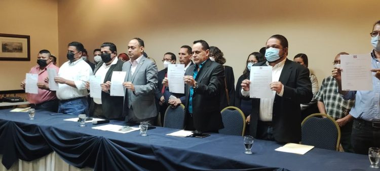 Quedó fuera del concejo. Ramiro Portillo, excandidato a alcalde
de ARENA en Aguilares, afirmó que con la autorización del Coena
se cambió el orden de planilla perdedora en 2018.