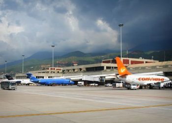 Venezuela activa aeropuertos nacionales luego de restricciones por pandemia