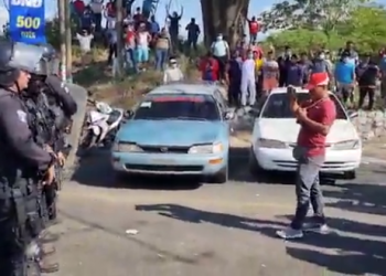 Transportistas bloquean más de 20 vías en Guatemala