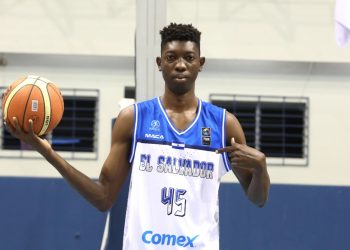 «En El Salvador todos son como una familia y por eso quiero ayudar a este país»: Ibrahima Traoré, basquetbolista africano nacionalizado salvadoreño