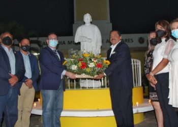 Diputados de Nuevas Ideas reafirman compromiso con las víctimas del conflicto armado frente al monumento de Rutilio Grande en Aguilares