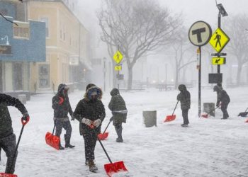 «Ciclón bomba» azota duro al este de EEUU con fuertes vientos y nevadas
