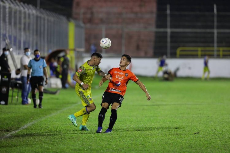 Juego de Águila ante Municipal Limeño. Foto: archivo