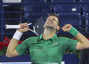 Novak Djokovic gana en Dubái en su regreso a la competición