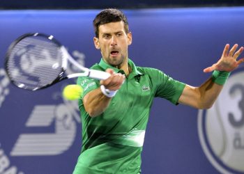 Novak Djokovic gana en Dubái en su regreso a la competición