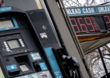 Precio del barril de petróleo supera los $100 por «operación militar» rusa en Ucrania