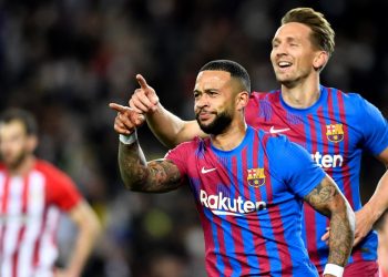 Barcelona golea 4-0 al Athletic y se aferra a puestos de Champions