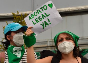 Congreso de Ecuador reglamenta acceso al aborto en caso de violación