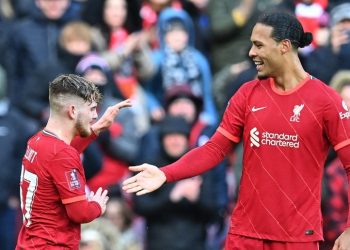Liverpool busca consolidar segunda plaza mientras espera tropiezo del City