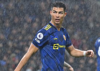 Manchester United no pasa del empate ante el colista y sale del Top 4