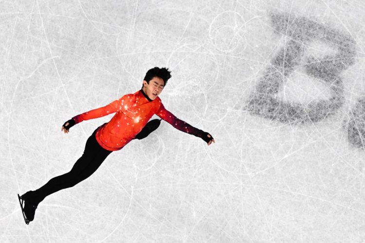 Chen nuevo rey del hielo, misterio en torno a patinadora Valieva. FOTO/ AFP.