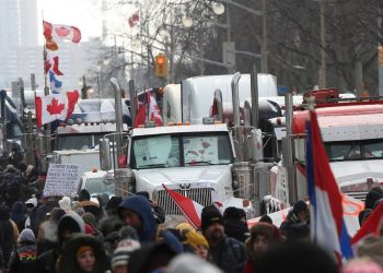 Caravanas contra las restricciones antiCOVID se esparcen por el mundo