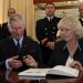 La esposa del príncipe Carlos, Camilla, da positivo al Covid-19