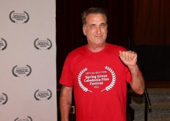 Daniel Baldwin invita a los salvadoreños a formar parte de  su proyecto cinematográfico