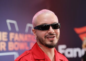 J Balvin solicitó a sus seguidores que recen por su madre
