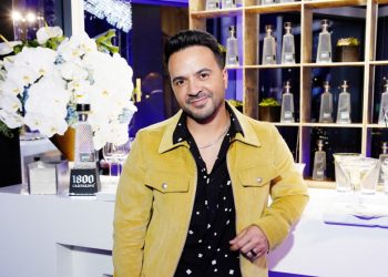 Luis Fonsi estrena nueva canción «Ley de gravedad» junto a Cali y el Dandee