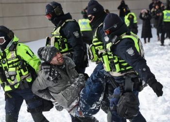 Fotos: Policía de Canadá detiene a 70 manifestantes en Ottawa