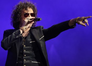 Enrique Bunbury anuncia su retiro de los escenarios por problemas de salud