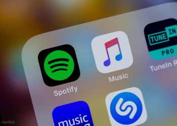 Presidente de Spotify defiende permanencia del pódcast de Joe Rogan, crítico de las vacunas