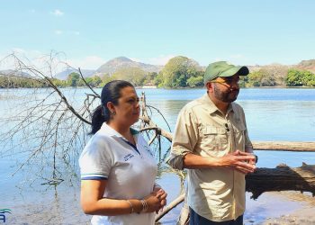 Alcaldesa que renunció a ARENA agradece al presidente Bukele por esfuerzos para brindar agua potable en Santa Clara