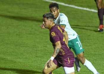 Álex Larín fue titular con Comunicaciones en la victoria 1-0 ante Colorado Rapids por la ida de octavos de final de Concacaf Liga de Campeones