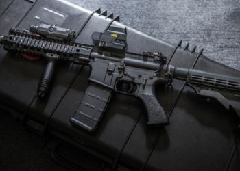 Fabricante de armas de EE. UU. presenta un rifle semiautomático para niños