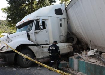 Traileros y camioneros protagonizan 128 accidentes de tránsito cada mes