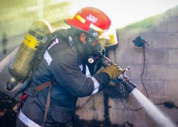 Bomberos tardaron solo 42 minutos para sofocar incendio en Mariona
