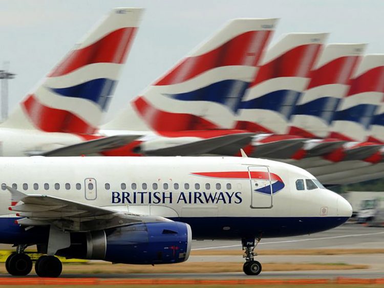 Como medidas de seguridad, Ucrania cerró su espacio aéreo y las aerolíneas decidieron suspender vuelos a Rusia.