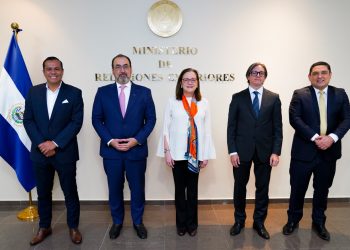 Autoridades del CAF se reúnen con banca estatal del país